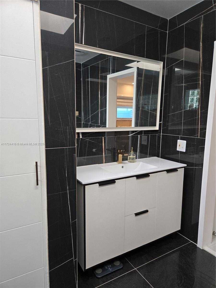 Small Image of 15100 SOUTH WEST 89TH CT, Palmetto Bay Number 6