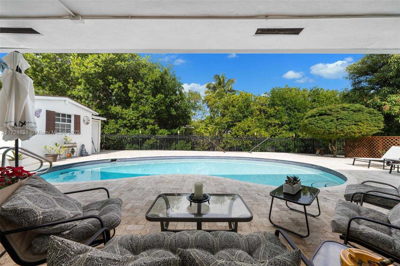 Small Image of 2325 NORTH EAST 191ST ST, Miami Number 12