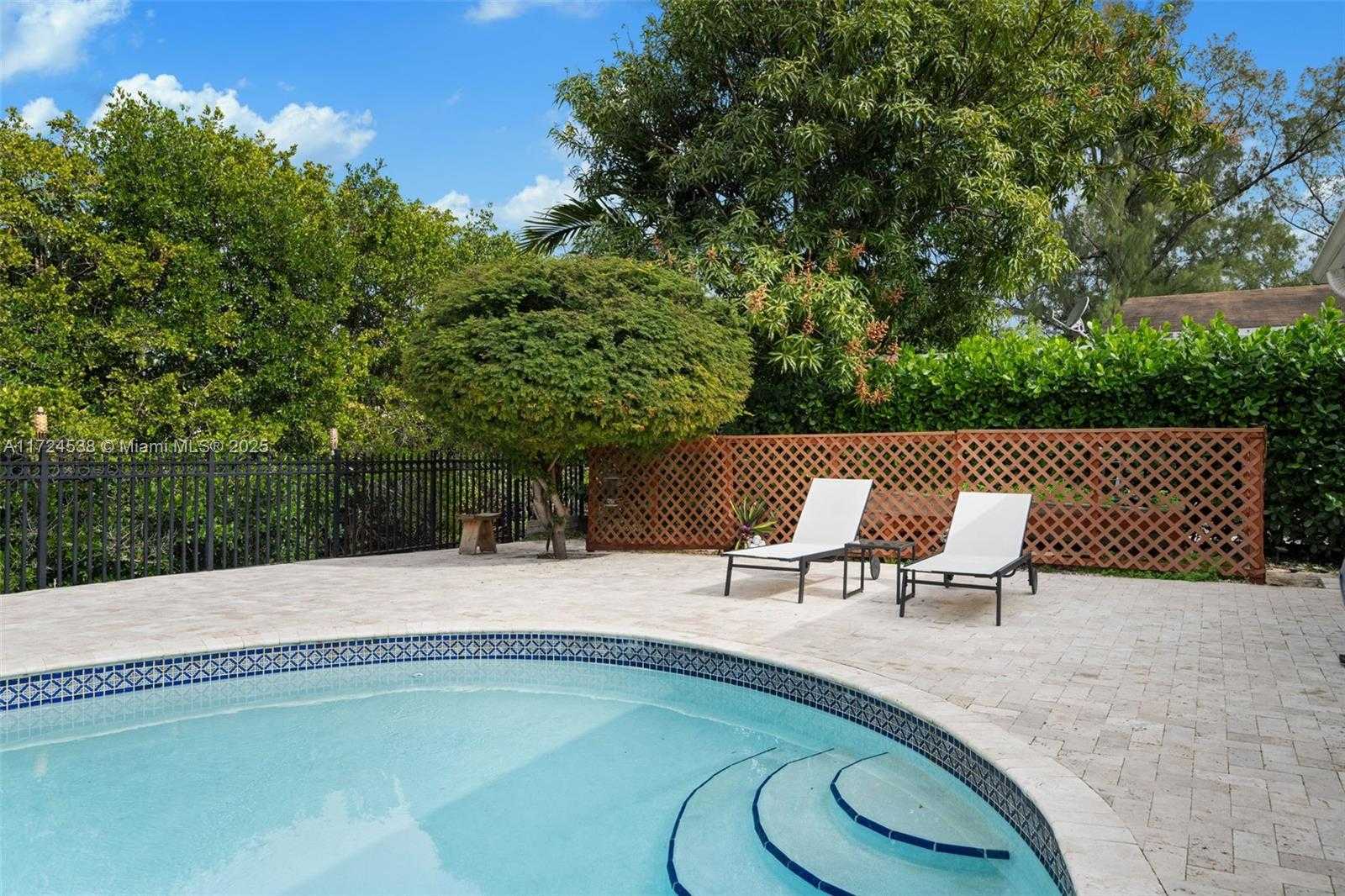 Small Image of 2325 NORTH EAST 191ST ST, Miami Number 13