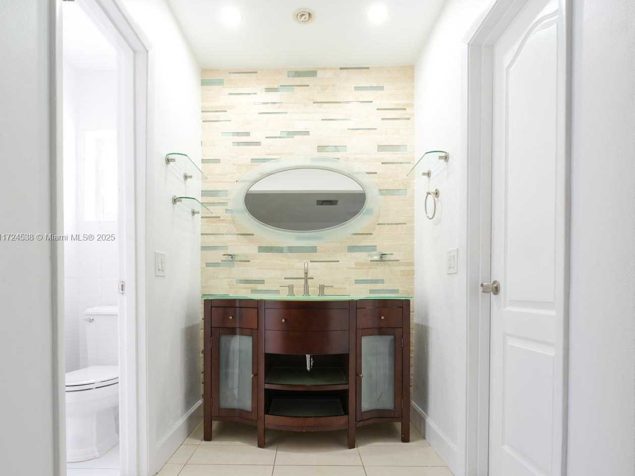 Small Image of 2325 NORTH EAST 191ST ST, Miami Number 16