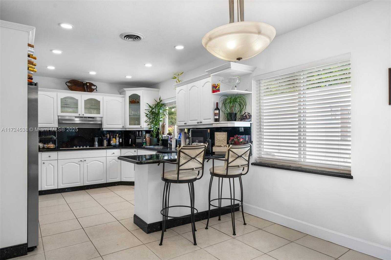 Small Image of 2325 NORTH EAST 191ST ST, Miami Number 17
