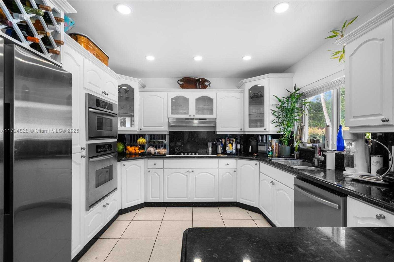 Small Image of 2325 NORTH EAST 191ST ST, Miami Number 18