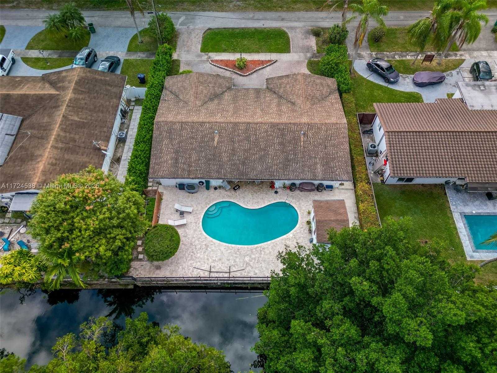 Small Image of 2325 NORTH EAST 191ST ST, Miami Number 2