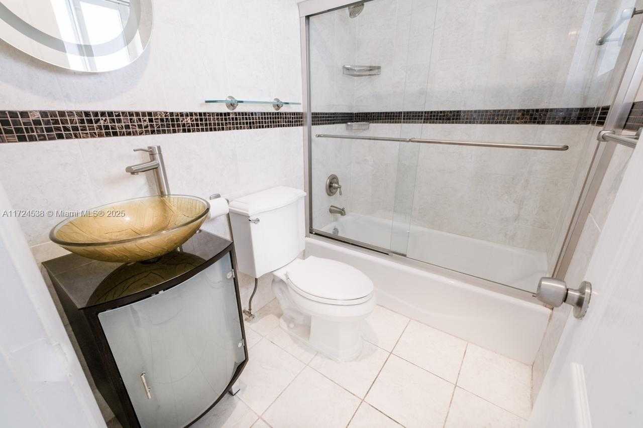 Small Image of 2325 NORTH EAST 191ST ST, Miami Number 26
