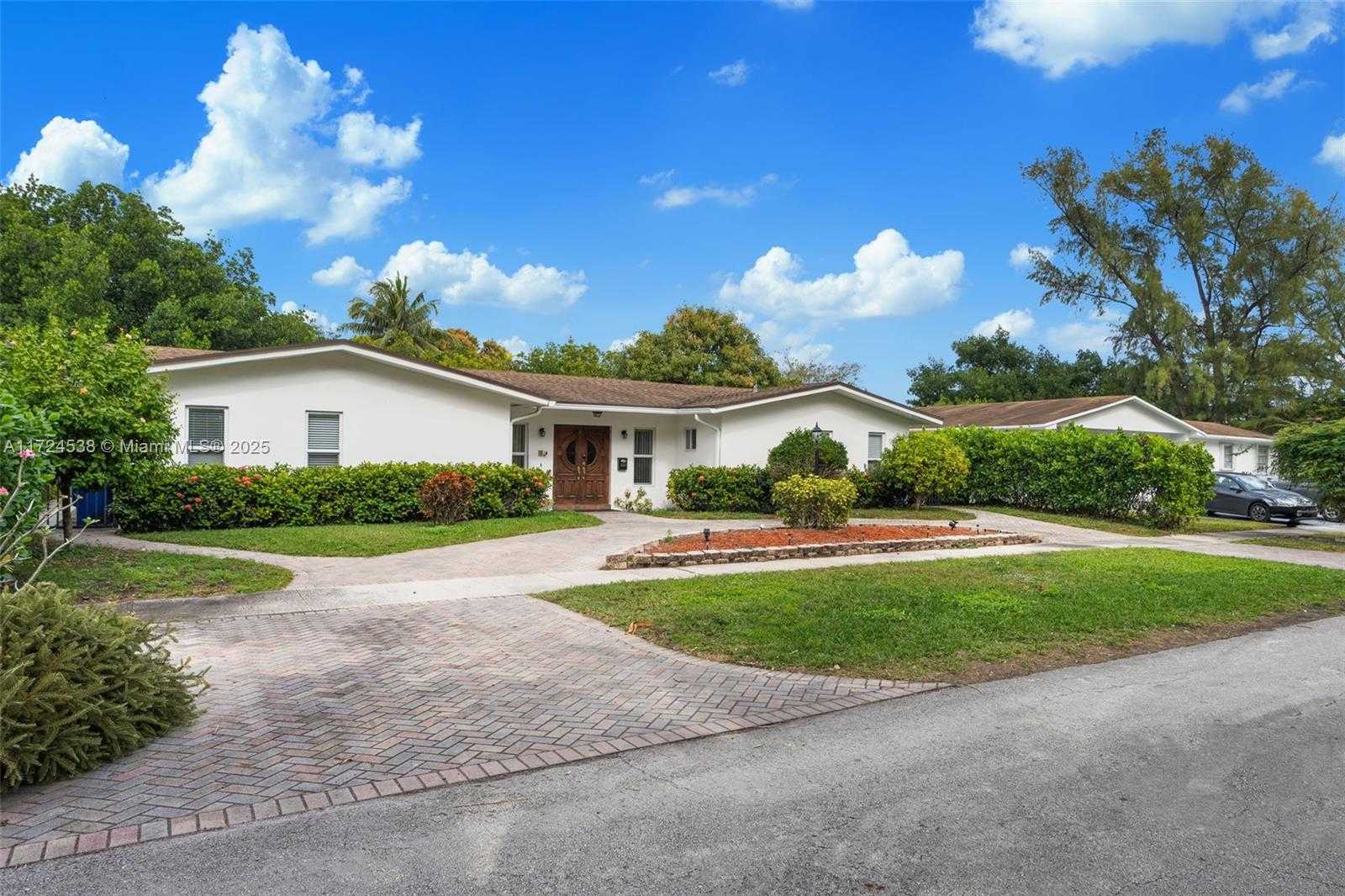 Small Image of 2325 NORTH EAST 191ST ST, Miami Number 28