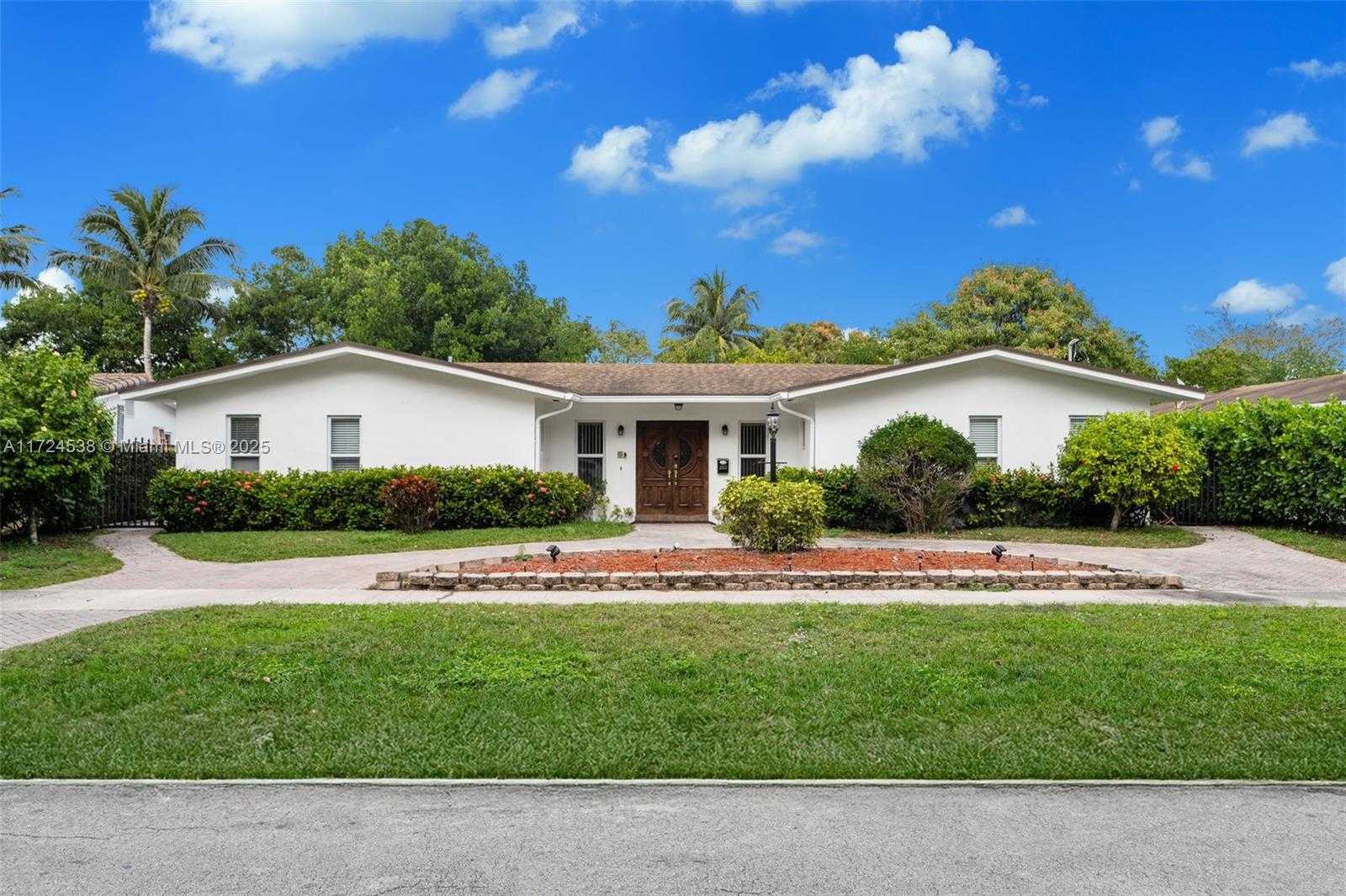 Small Image of 2325 NORTH EAST 191ST ST, Miami Number 3
