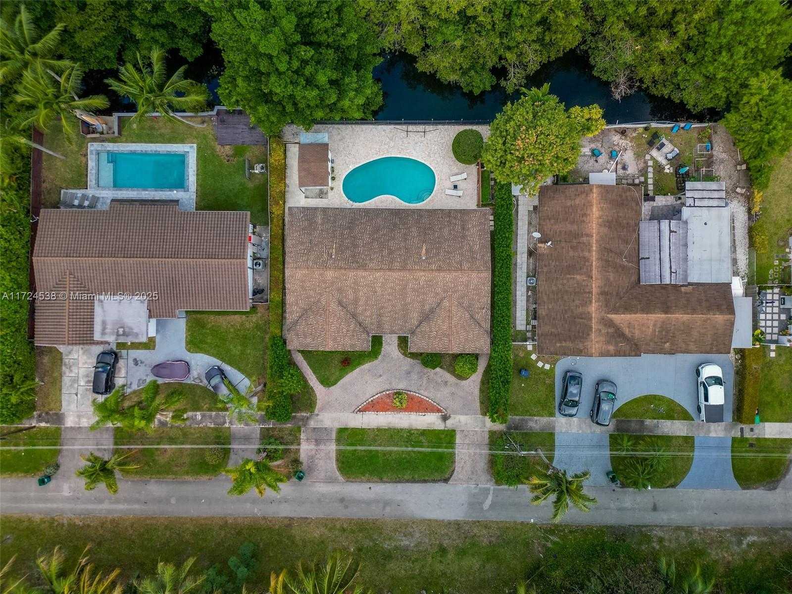 Small Image of 2325 NORTH EAST 191ST ST, Miami Number 38