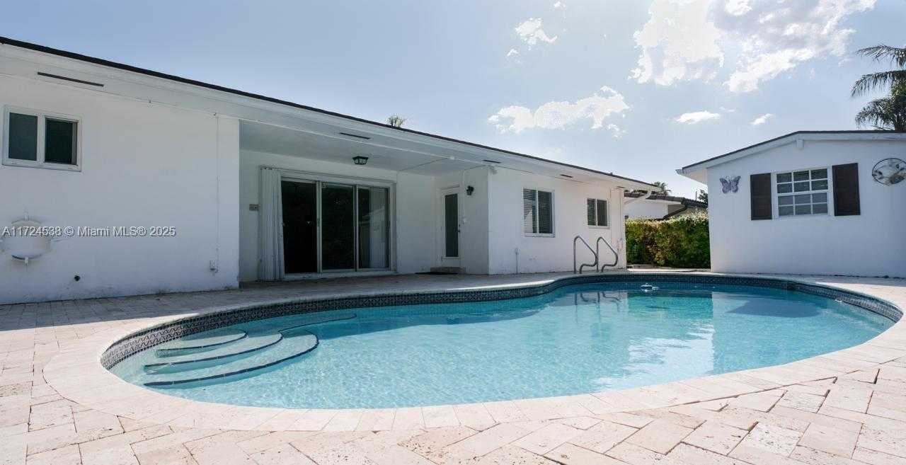 Small Image of 2325 NORTH EAST 191ST ST, Miami Number 41