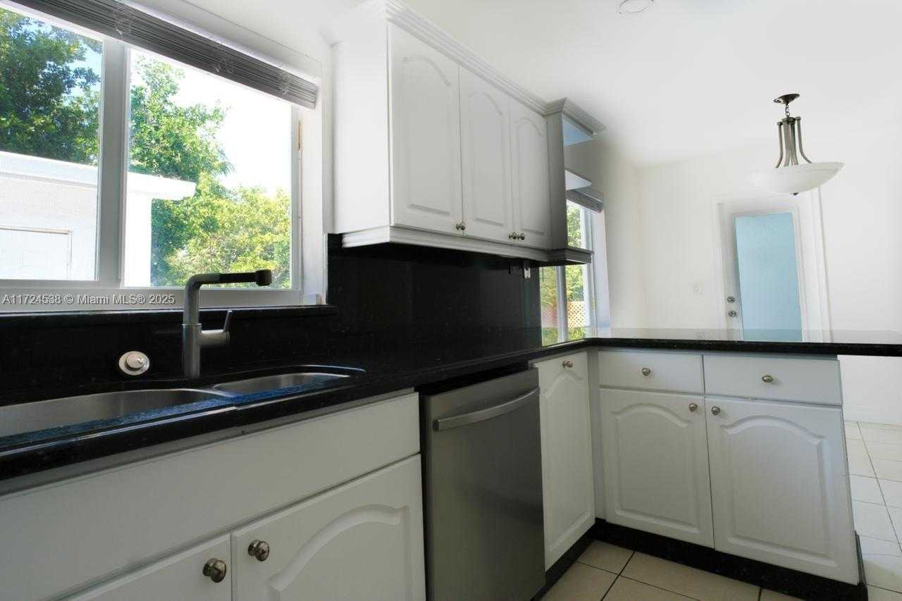 Small Image of 2325 NORTH EAST 191ST ST, Miami Number 43