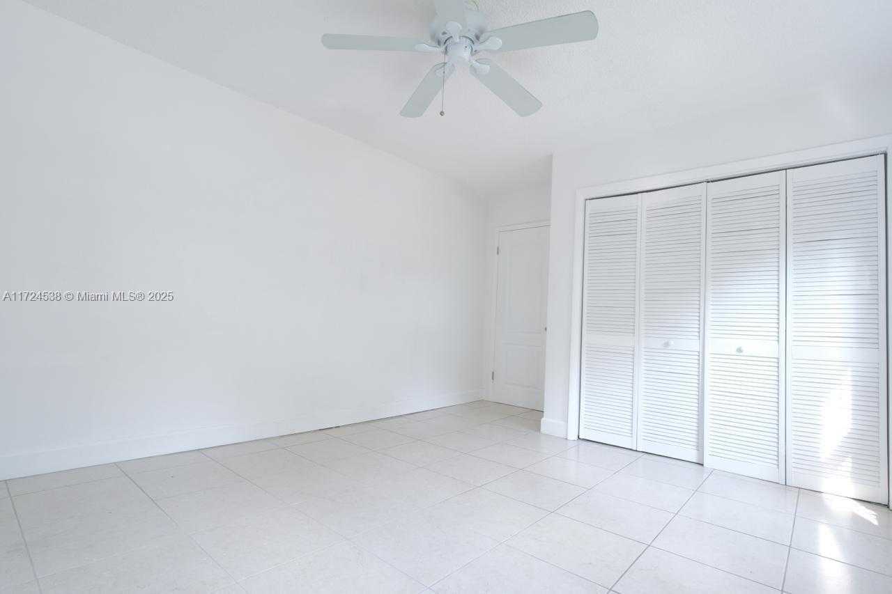 Small Image of 2325 NORTH EAST 191ST ST, Miami Number 46