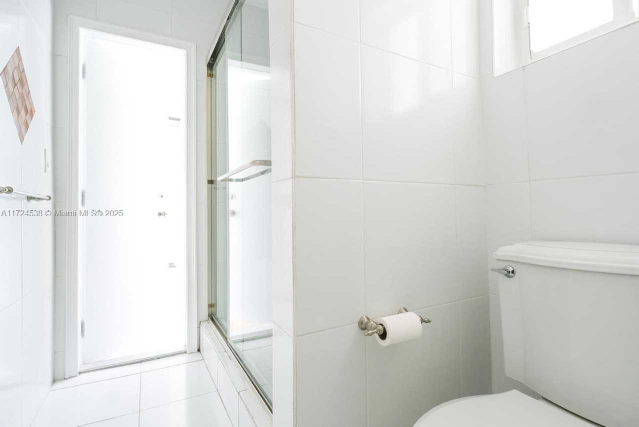 Small Image of 2325 NORTH EAST 191ST ST, Miami Number 47