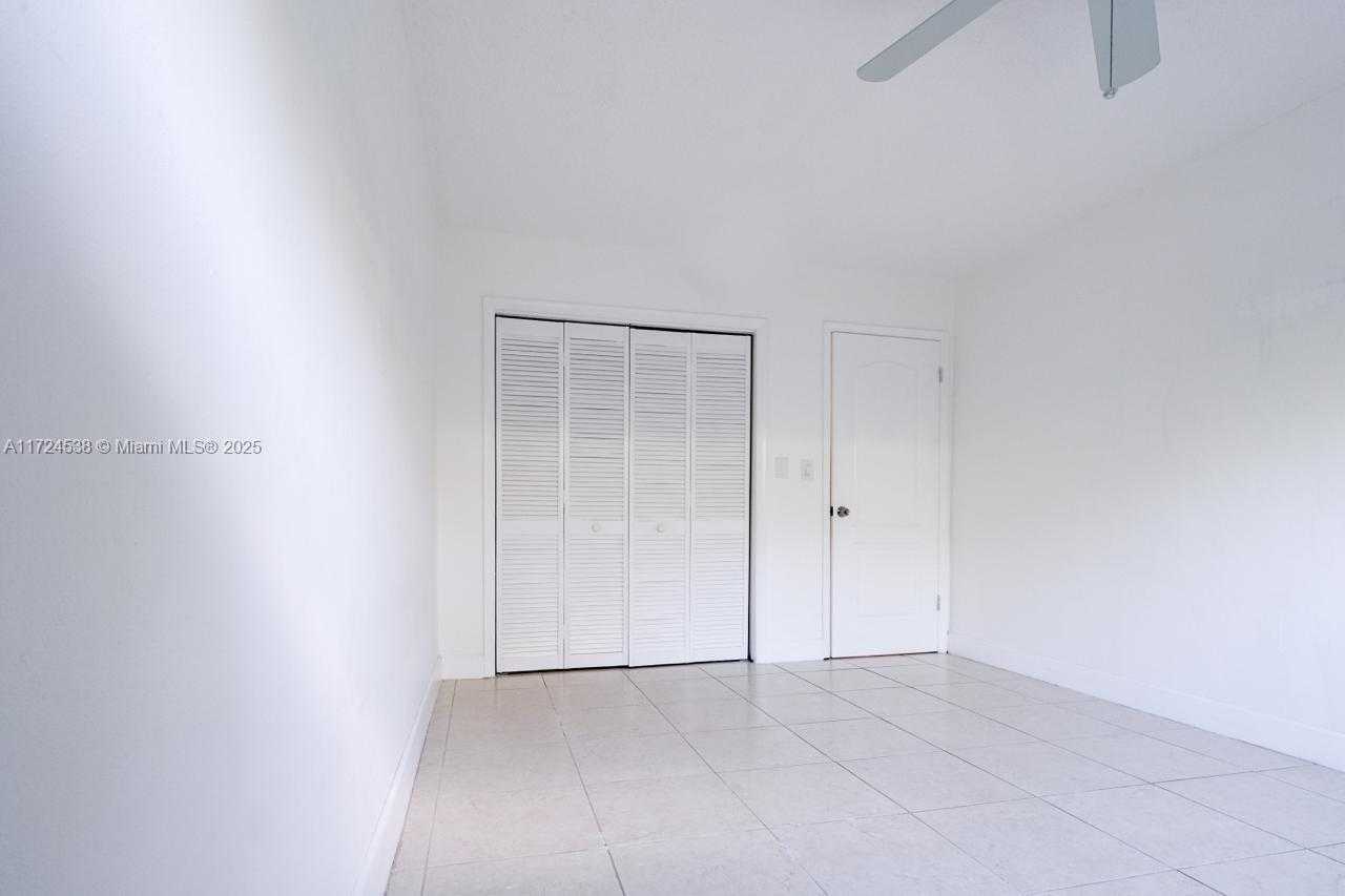Small Image of 2325 NORTH EAST 191ST ST, Miami Number 49