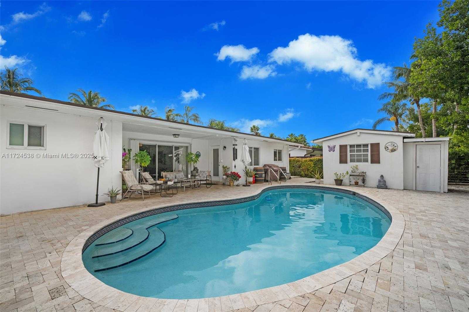 Small Image of 2325 NORTH EAST 191ST ST, Miami Number 5