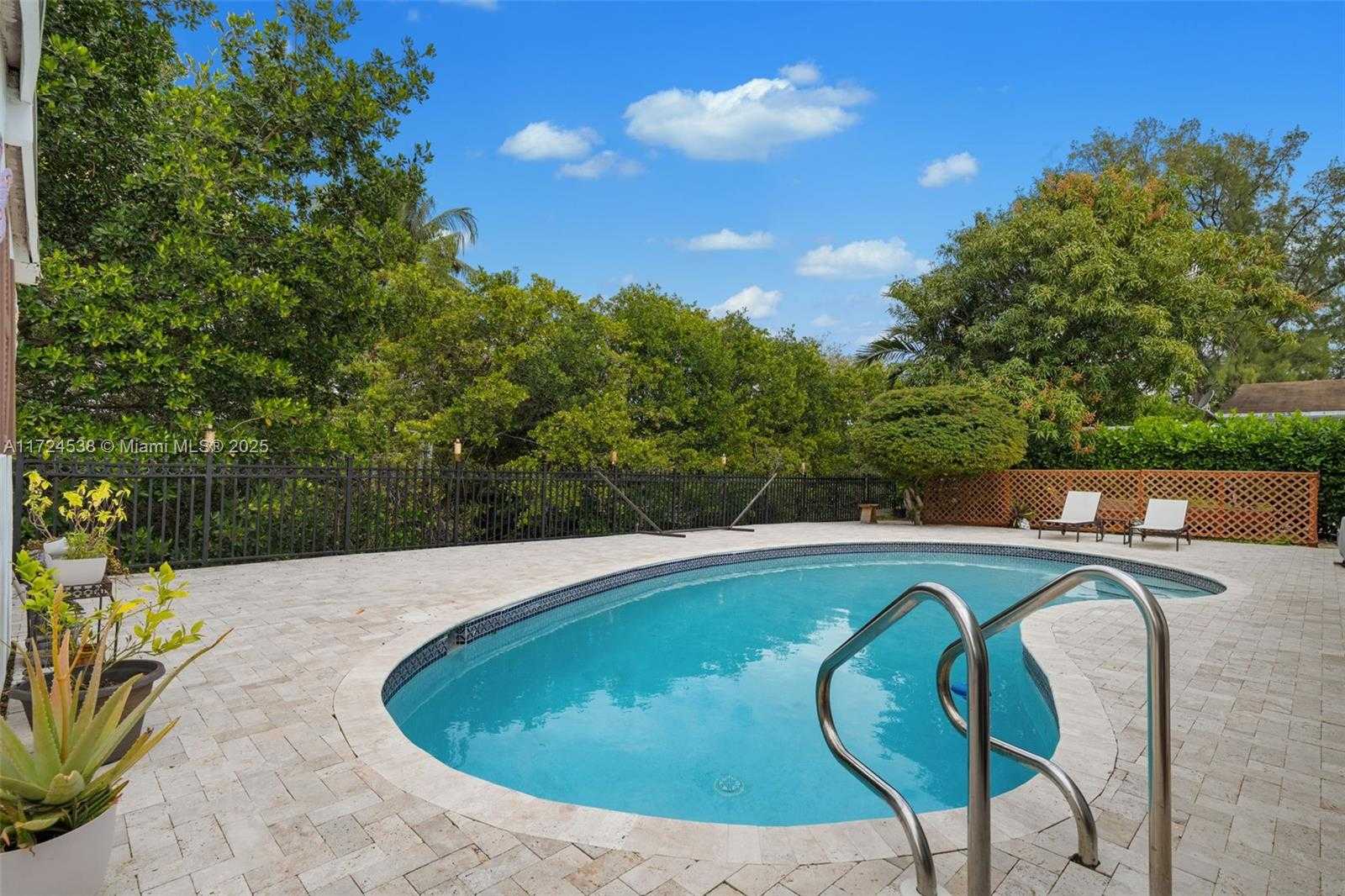 Small Image of 2325 NORTH EAST 191ST ST, Miami Number 9