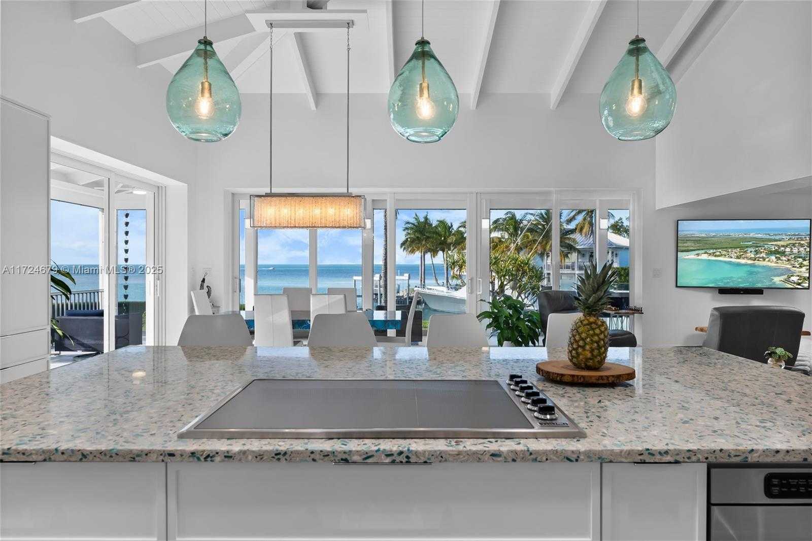Small Image of 186 BAYVIEW DR, Islamorada Number 12