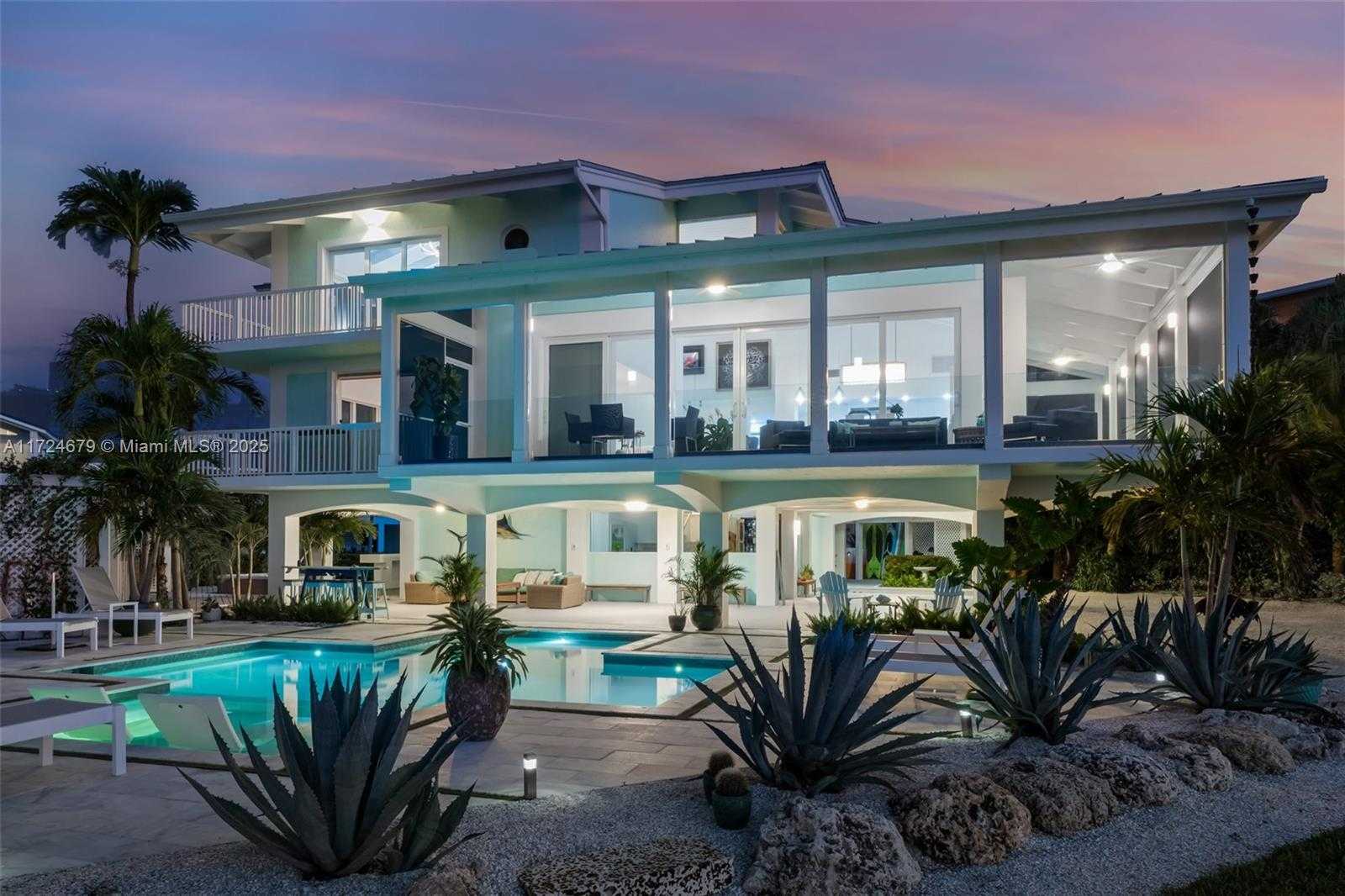 Small Image of 186 BAYVIEW DR, Islamorada Number 2