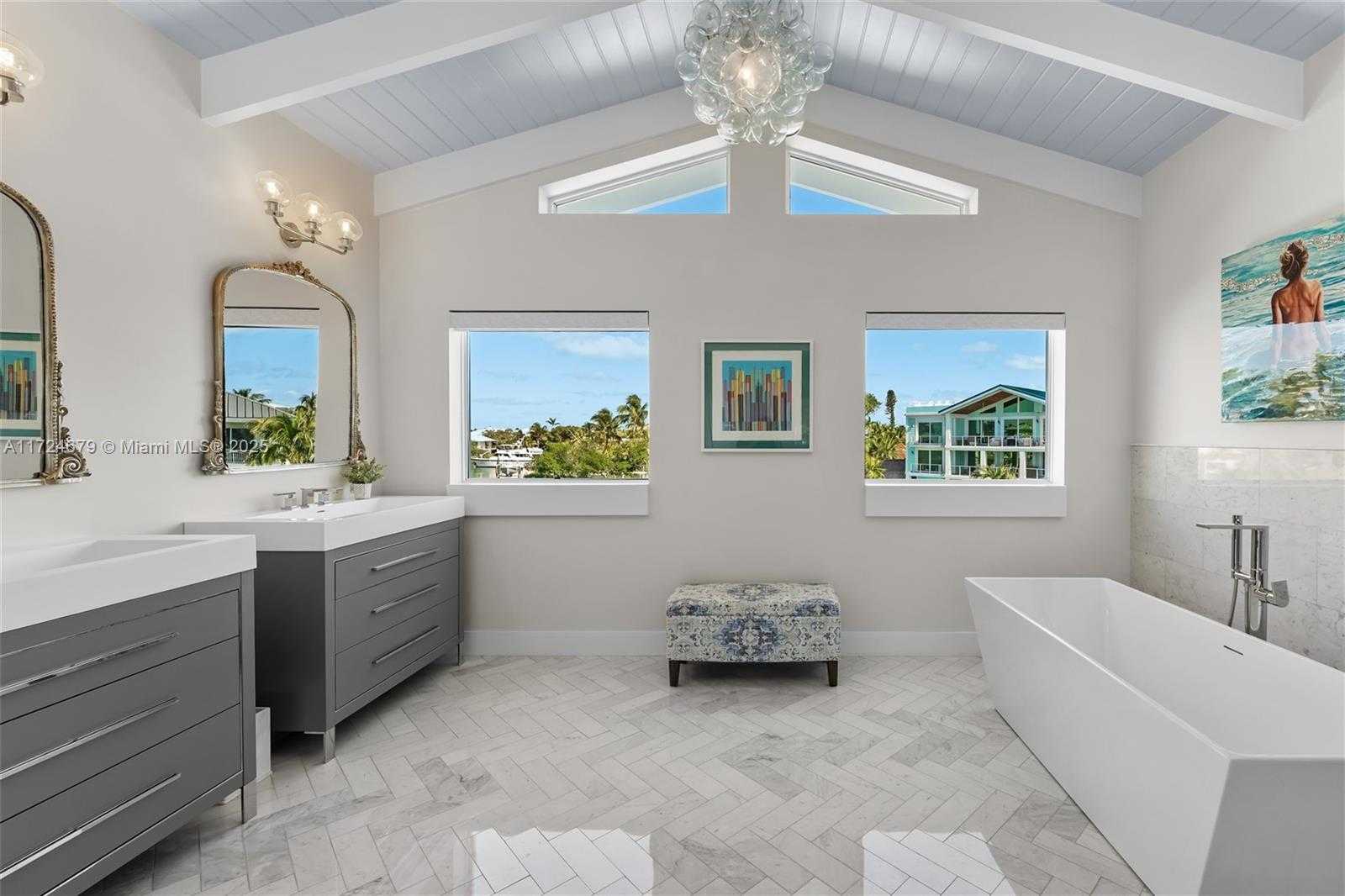 Small Image of 186 BAYVIEW DR, Islamorada Number 27