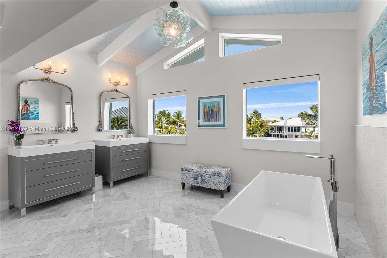 Small Image of 186 BAYVIEW DR, Islamorada Number 28