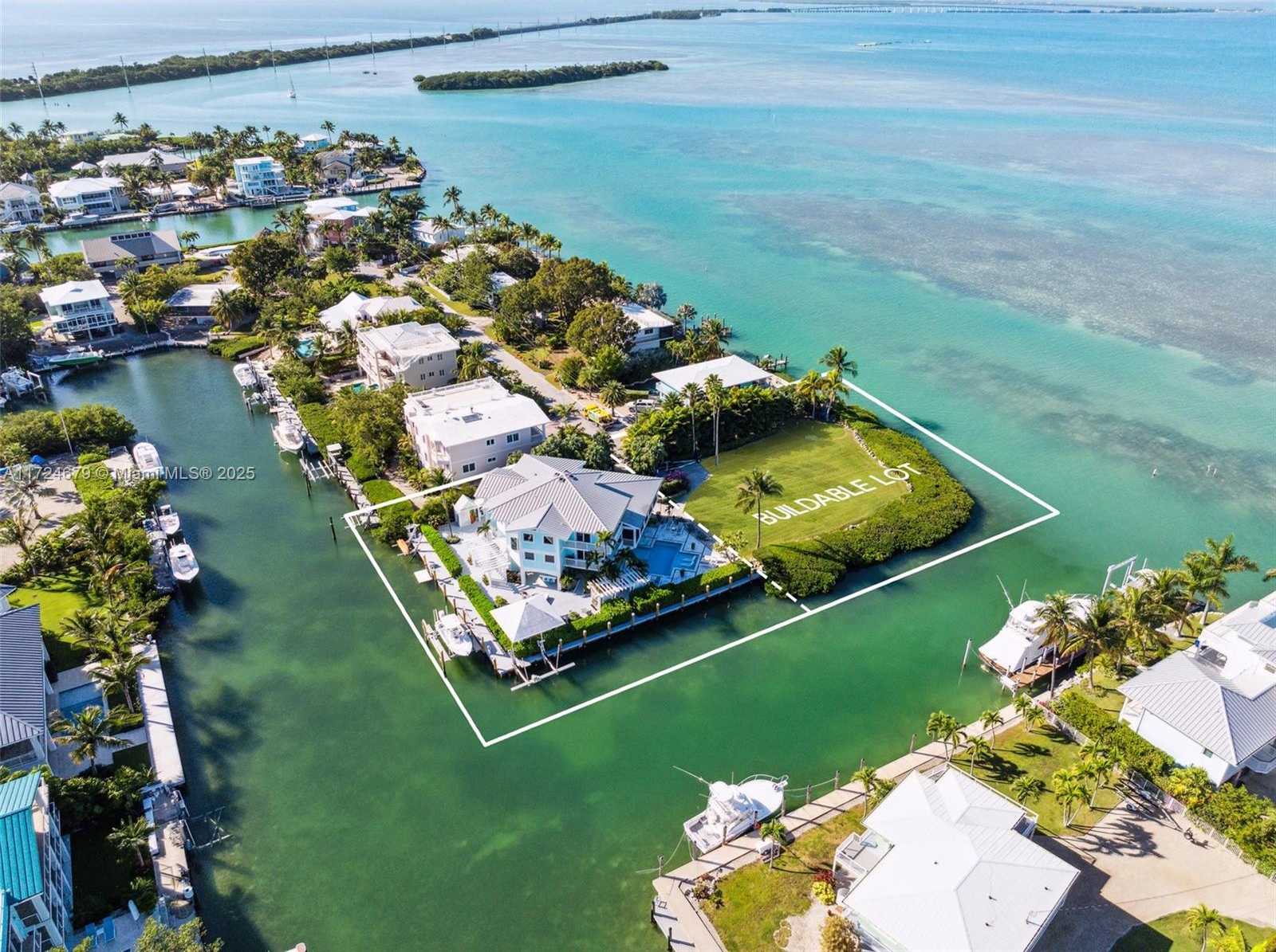 Small Image of 186 BAYVIEW DR, Islamorada Number 3