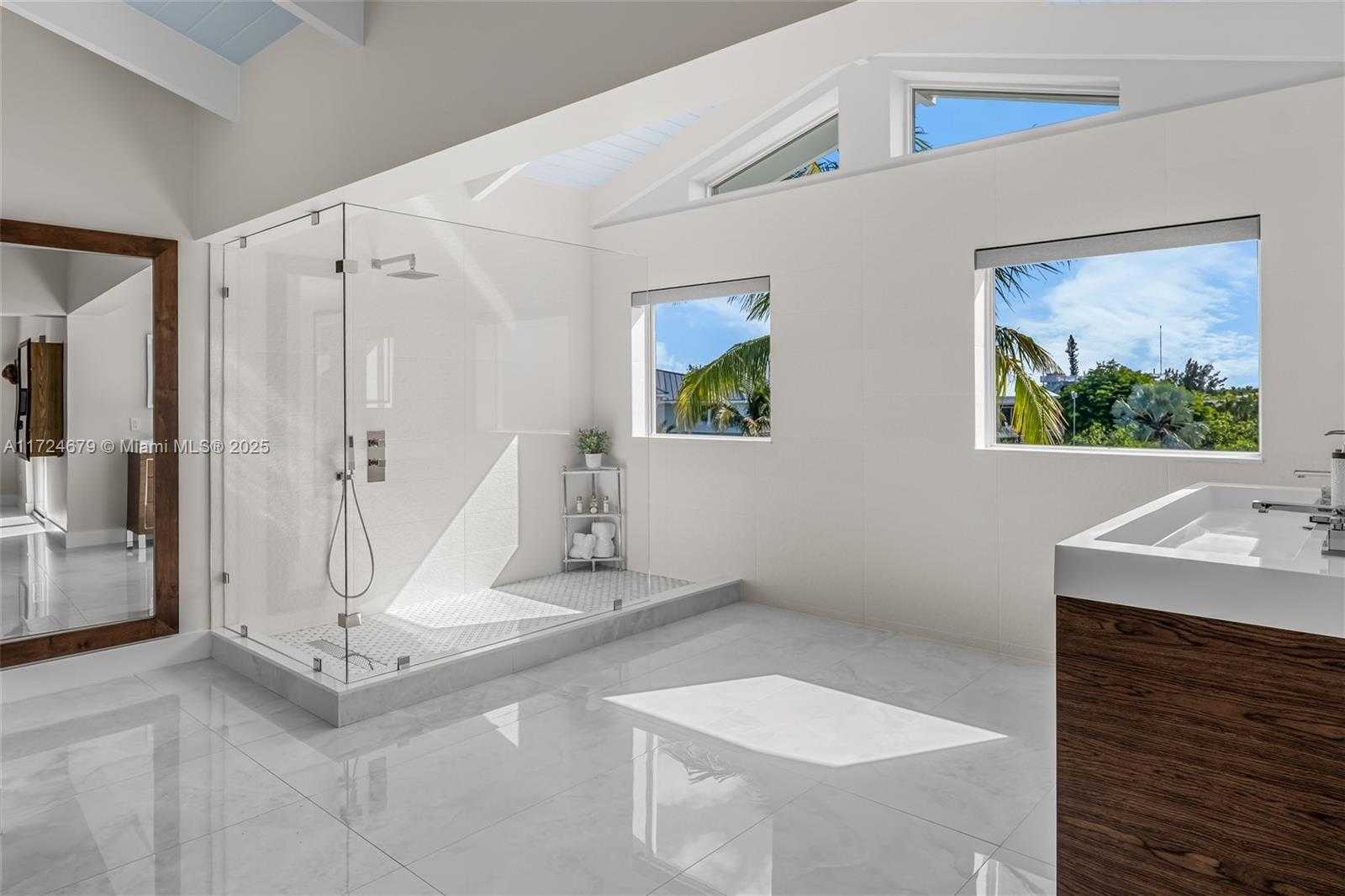 Small Image of 186 BAYVIEW DR, Islamorada Number 38