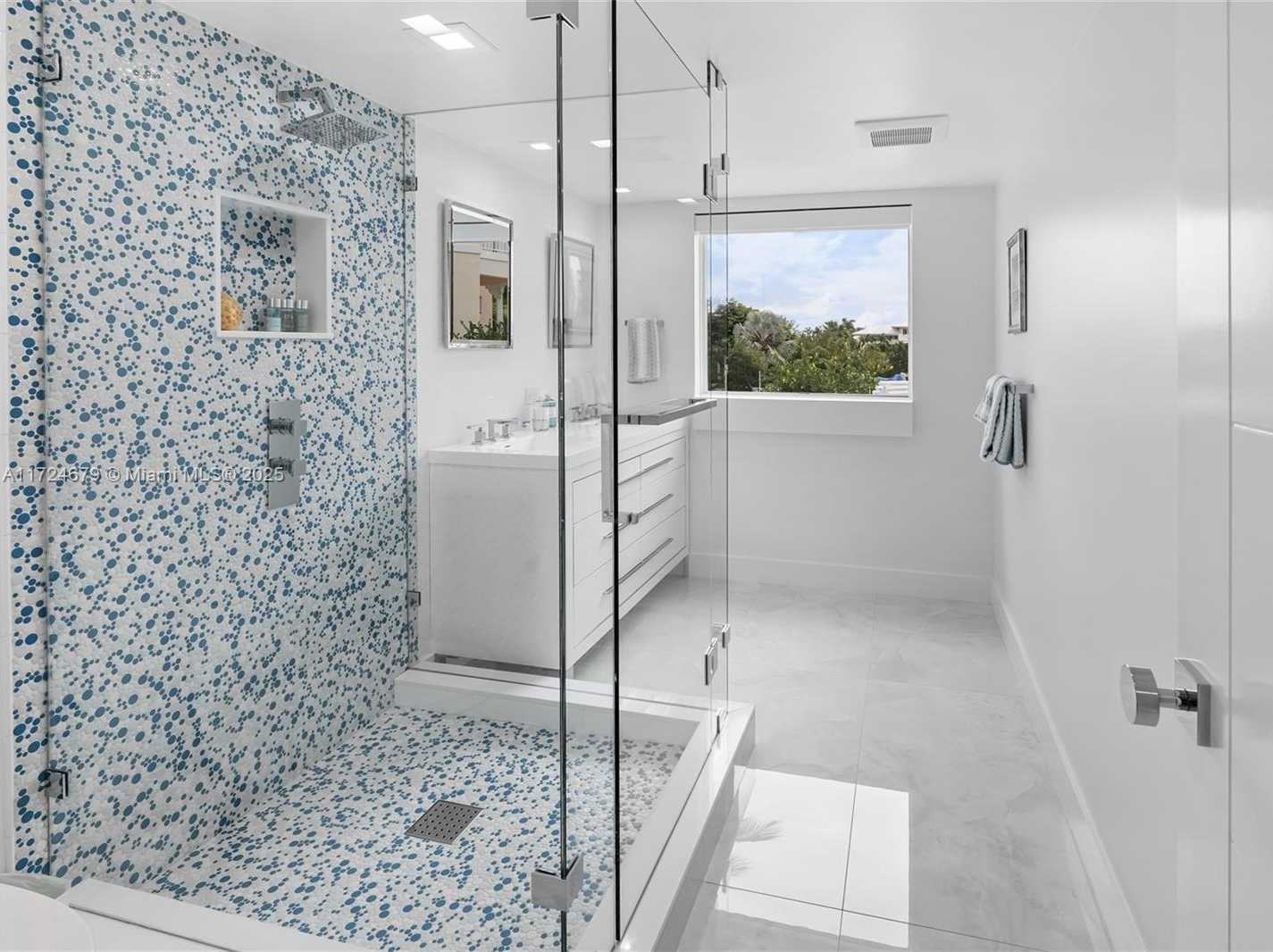 Small Image of 186 BAYVIEW DR, Islamorada Number 49