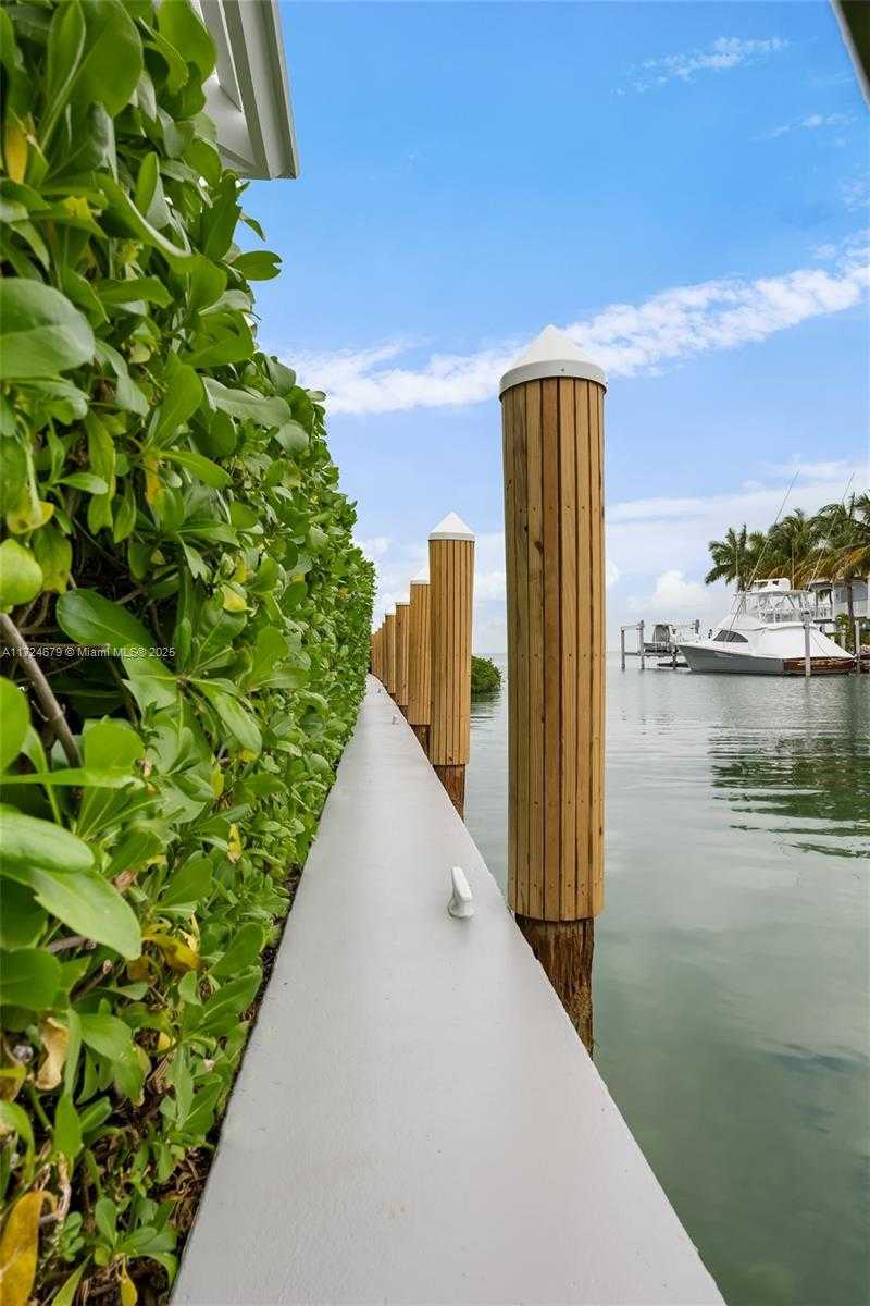 Small Image of 186 BAYVIEW DR, Islamorada Number 56
