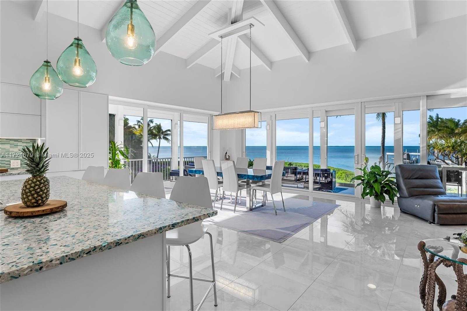 Small Image of 186 BAYVIEW DR, Islamorada Number 9