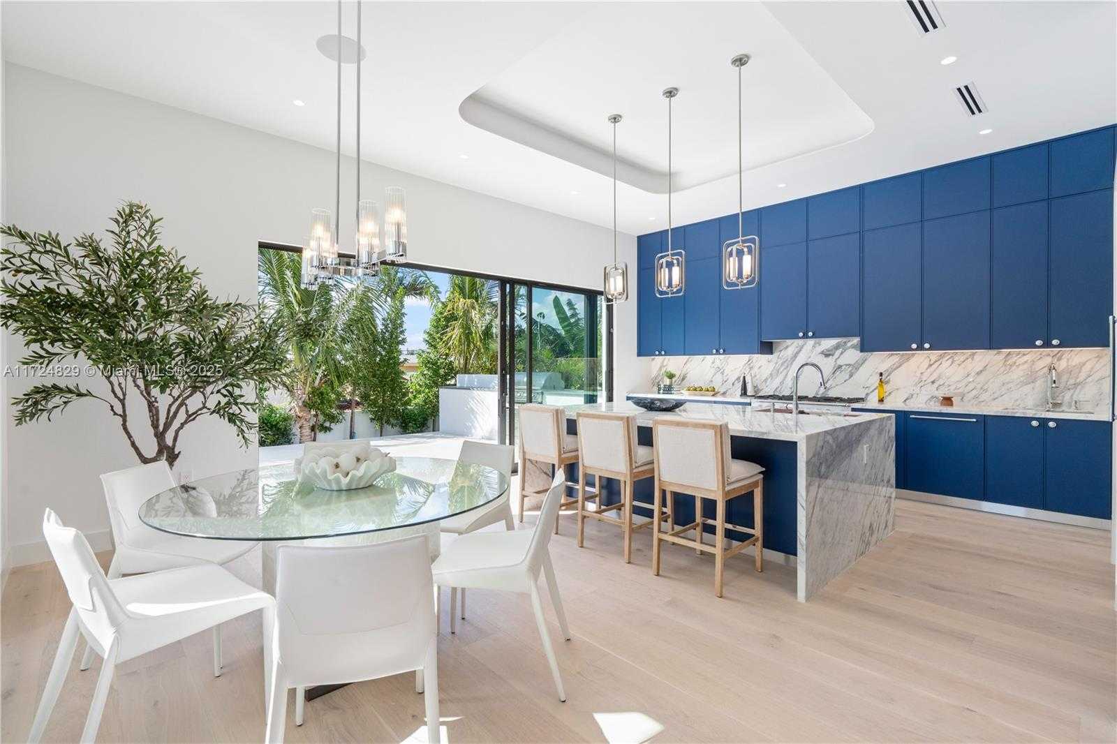 Small Image of 9132 DICKENS AVE, Surfside Number 14