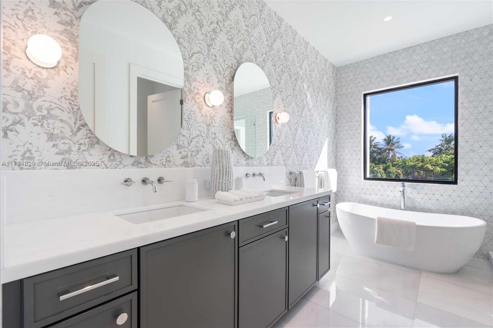 Small Image of 9132 DICKENS AVE, Surfside Number 20