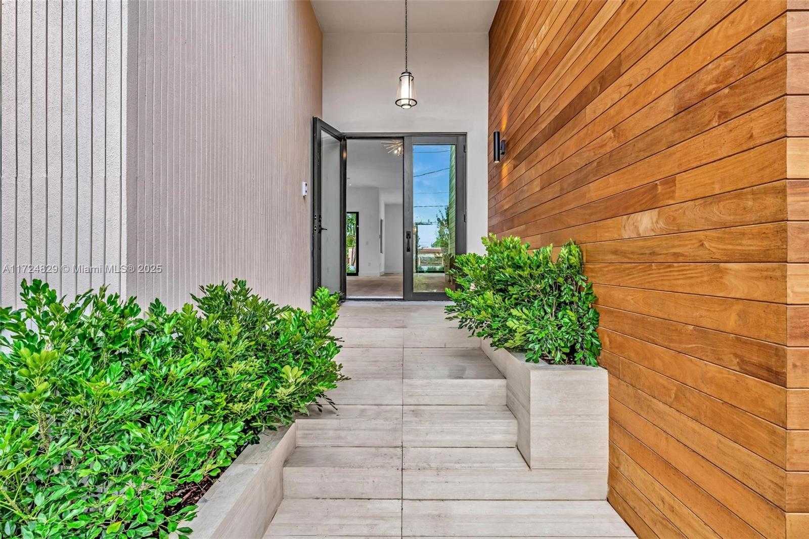 Small Image of 9132 DICKENS AVE, Surfside Number 3