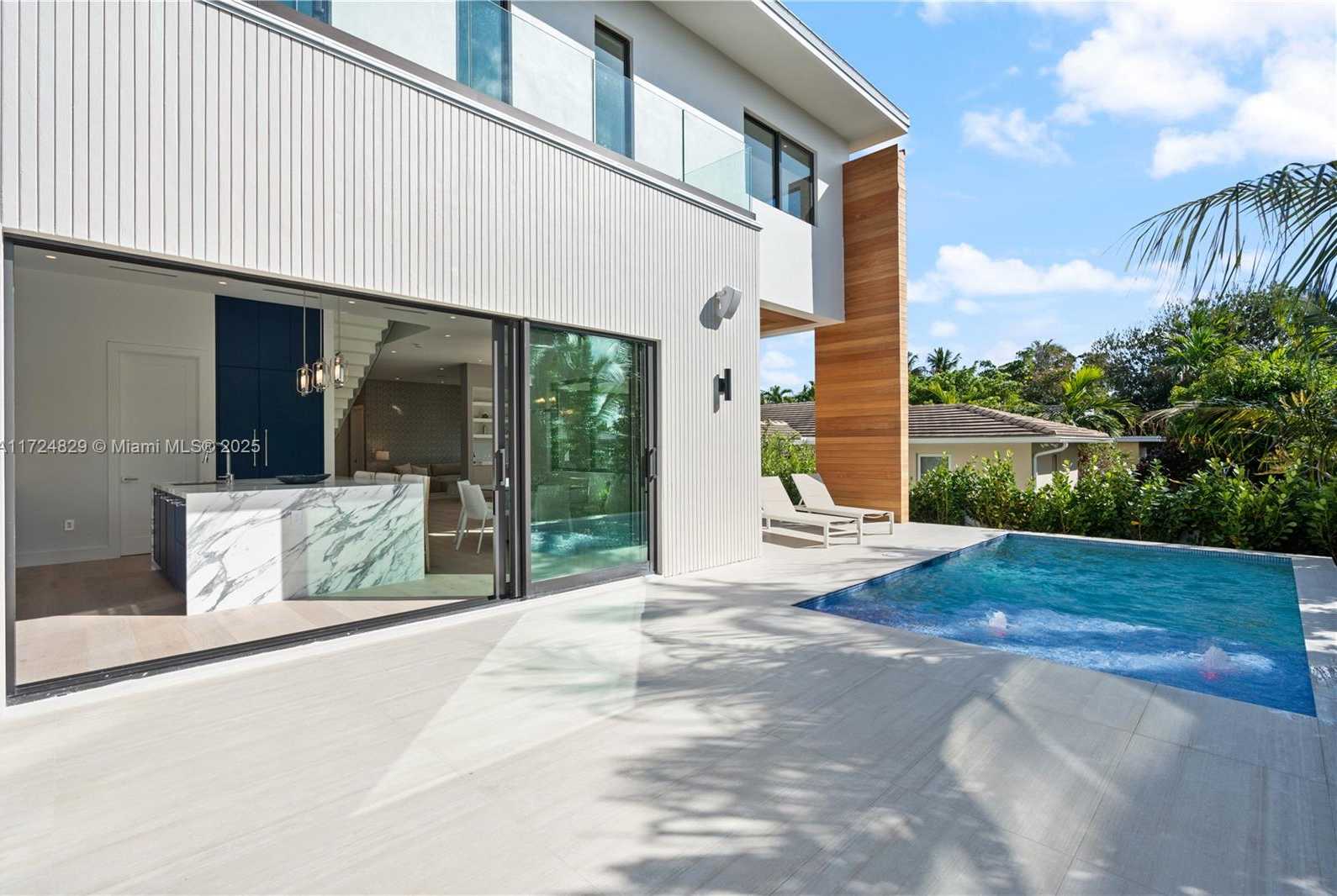 Small Image of 9132 DICKENS AVE, Surfside Number 32