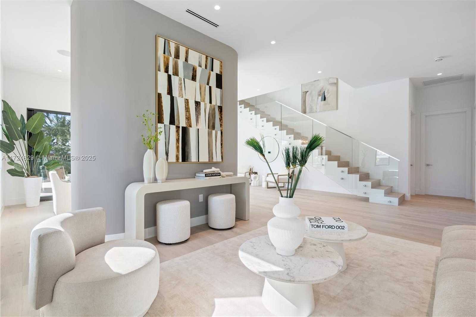 Small Image of 9132 DICKENS AVE, Surfside Number 5