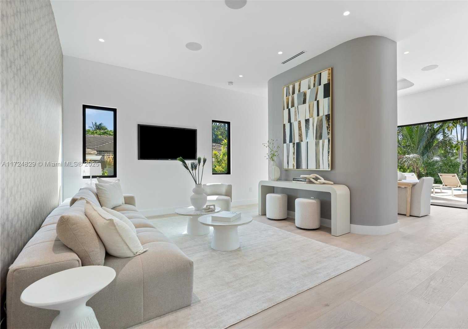 Small Image of 9132 DICKENS AVE, Surfside Number 6