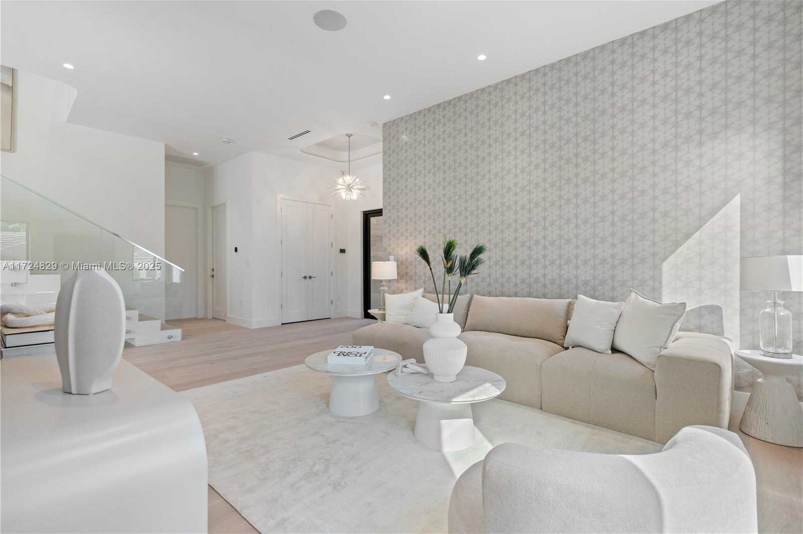 Small Image of 9132 DICKENS AVE, Surfside Number 7
