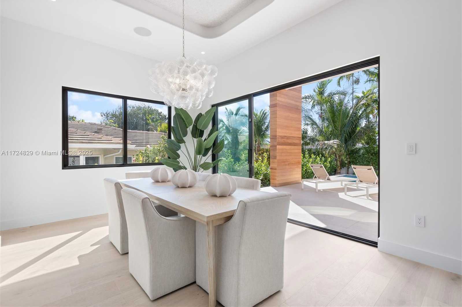 Small Image of 9132 DICKENS AVE, Surfside Number 8