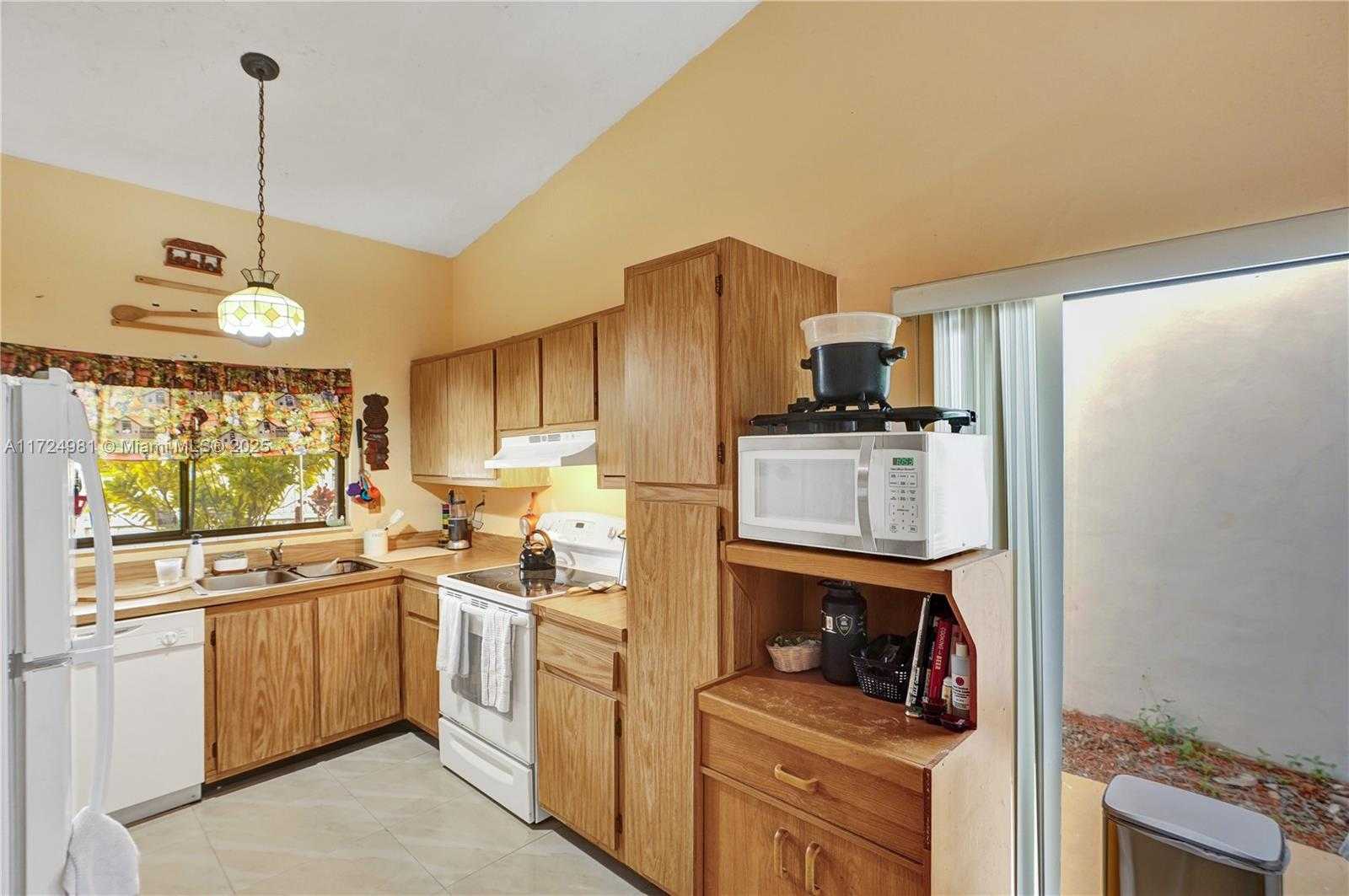 Small Image of 21812 SOUTH WEST 98TH PL, Cutler Bay Number 13