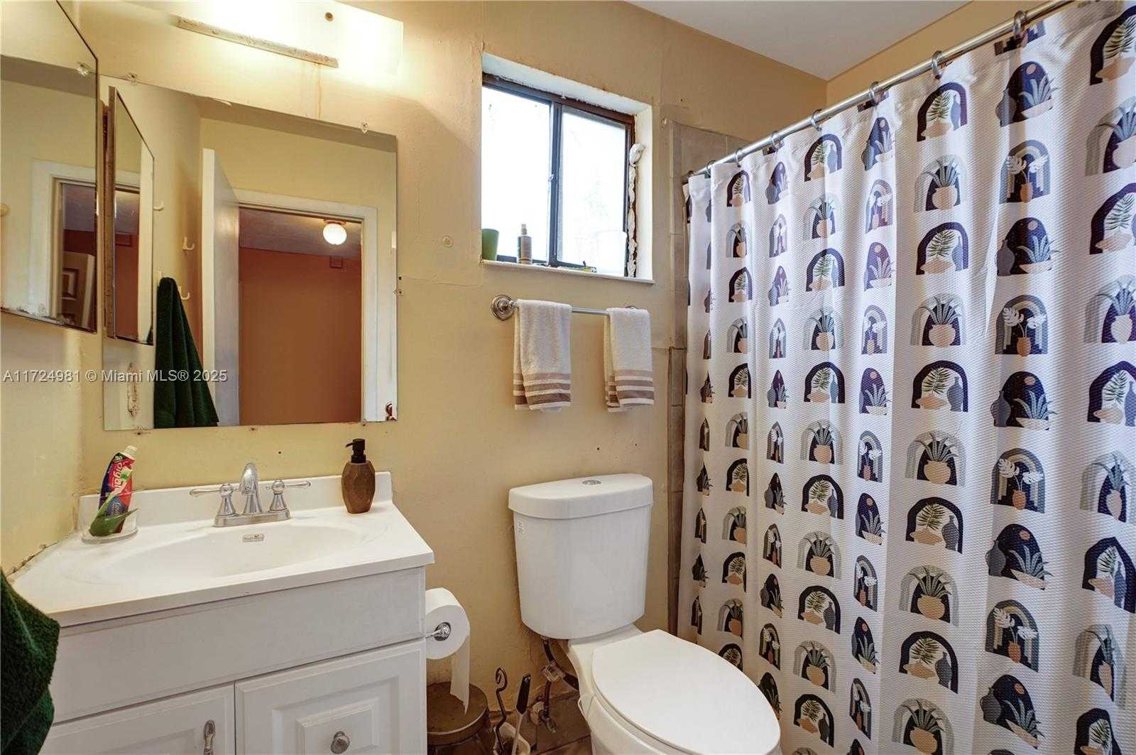 Small Image of 21812 SOUTH WEST 98TH PL, Cutler Bay Number 20