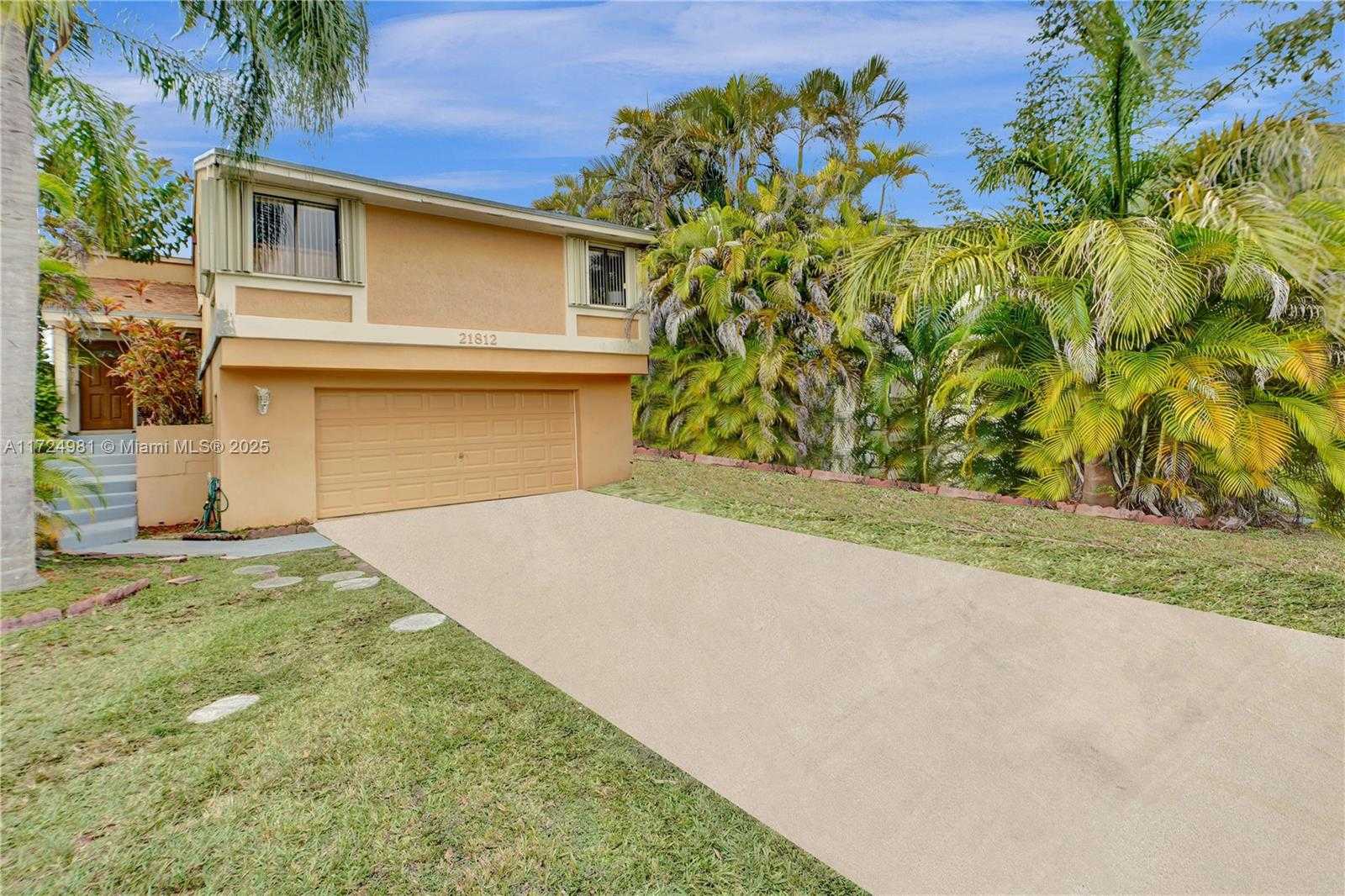 Small Image of 21812 SOUTH WEST 98TH PL, Cutler Bay Number 3