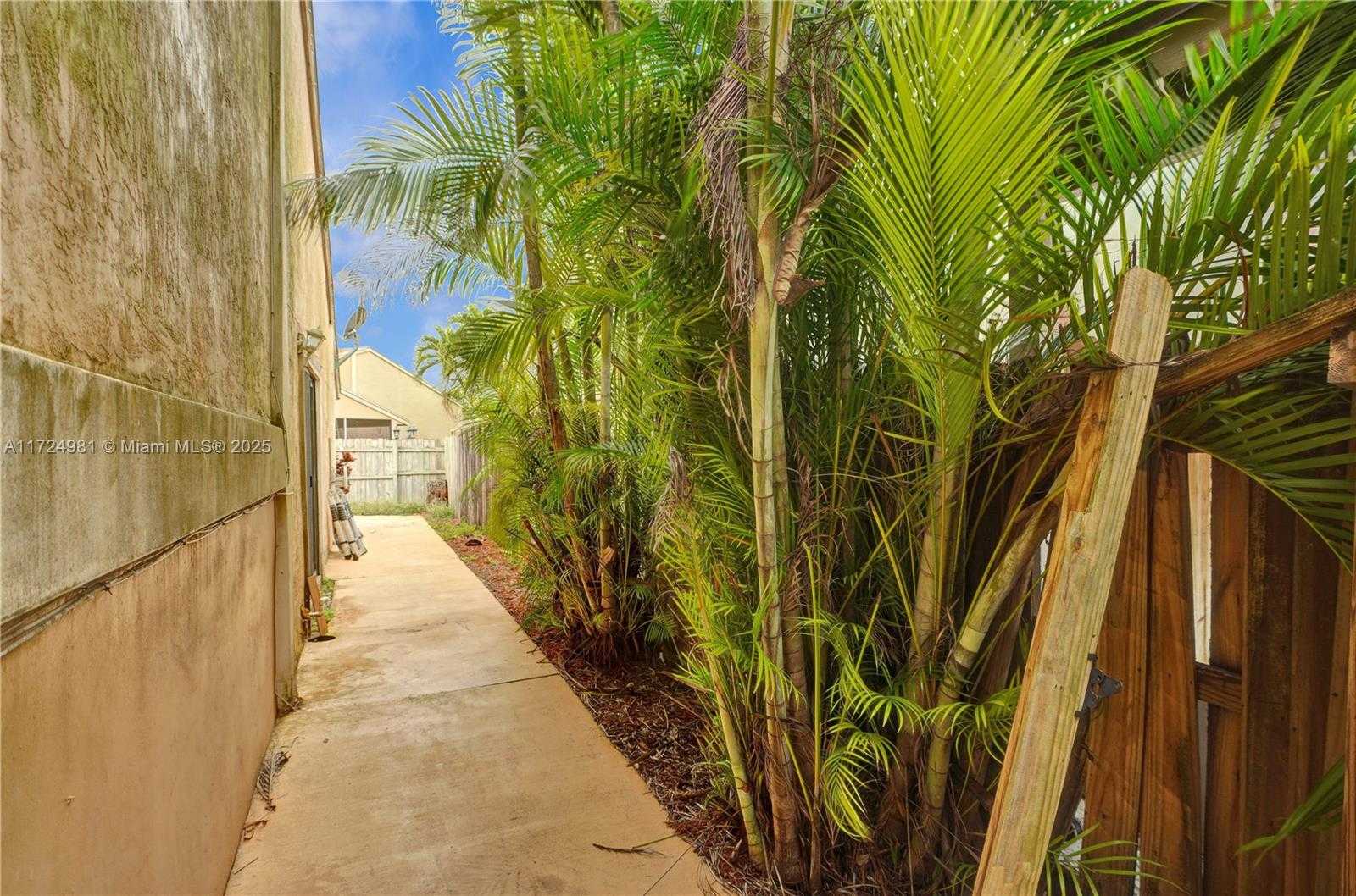 Small Image of 21812 SOUTH WEST 98TH PL, Cutler Bay Number 41