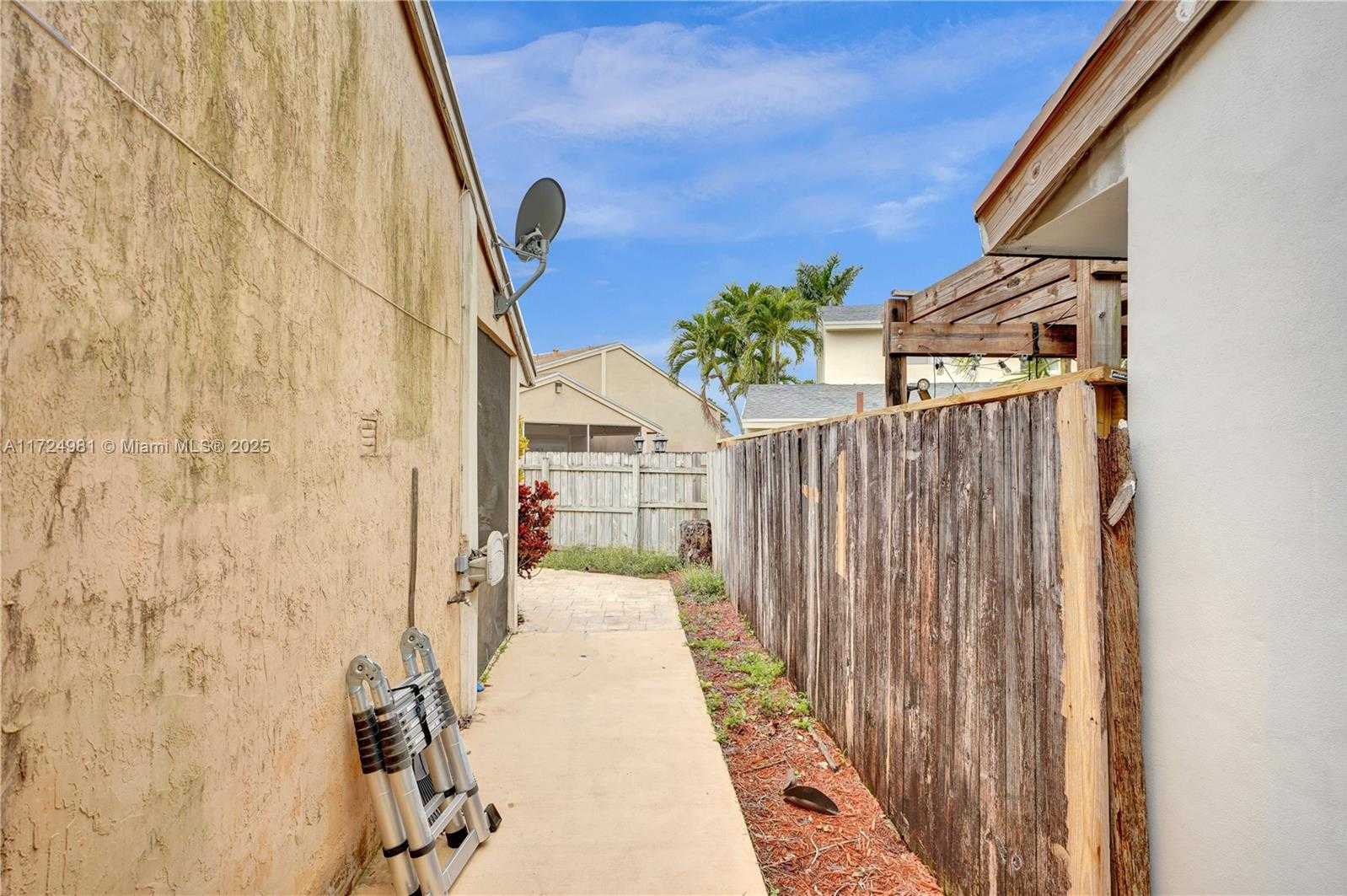 Small Image of 21812 SOUTH WEST 98TH PL, Cutler Bay Number 43