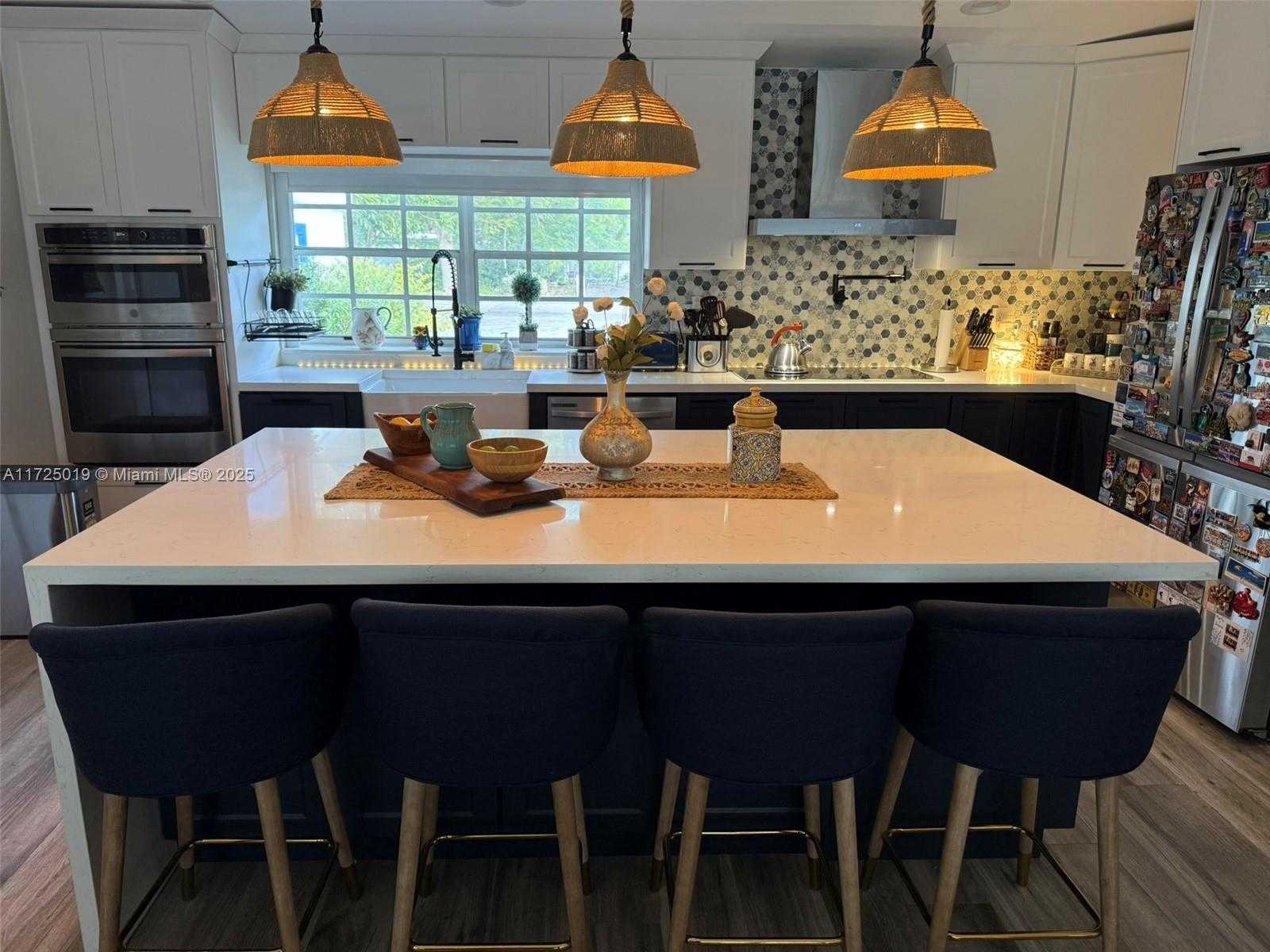 Small Image of 12500 ALAMANDA DR, North Miami Number 15