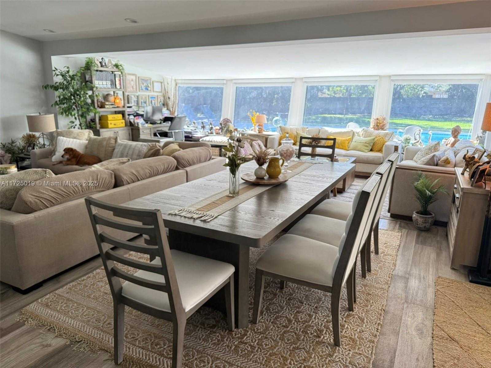 Small Image of 12500 ALAMANDA DR, North Miami Number 21
