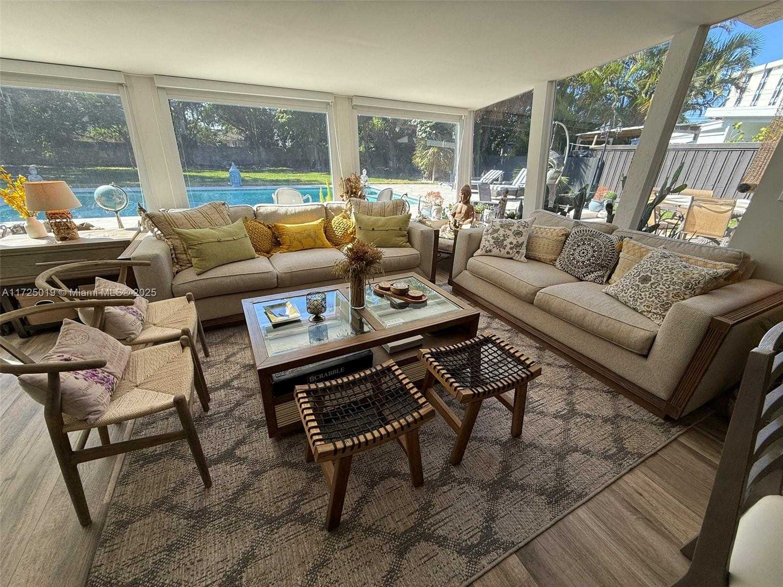 Small Image of 12500 ALAMANDA DR, North Miami Number 22