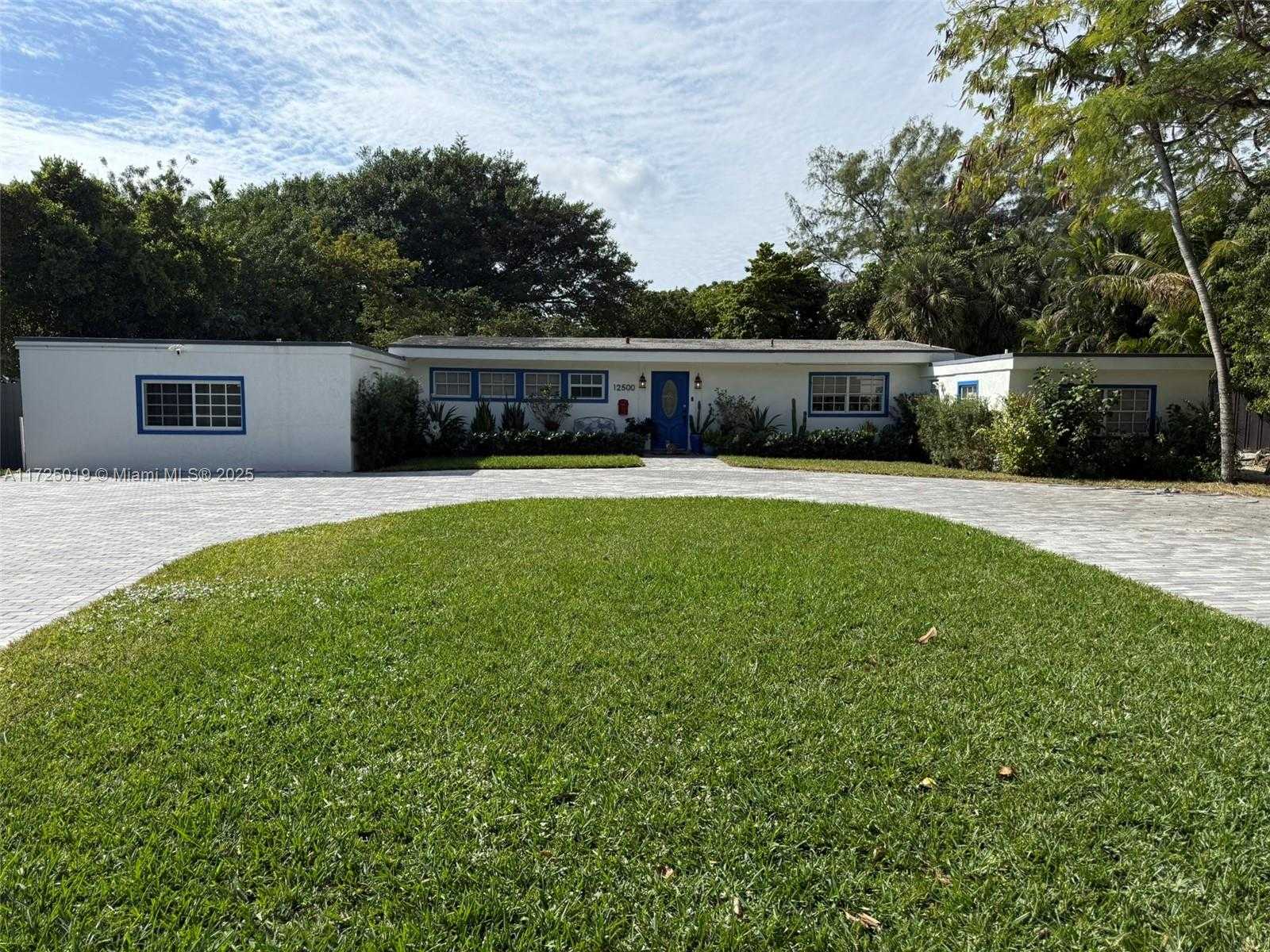 Small Image of 12500 ALAMANDA DR, North Miami Number 3