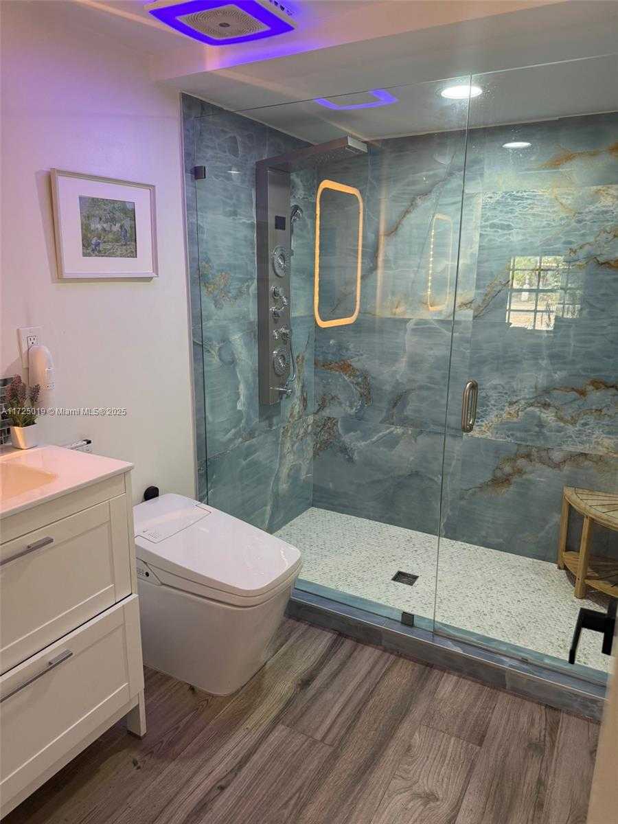 Small Image of 12500 ALAMANDA DR, North Miami Number 43