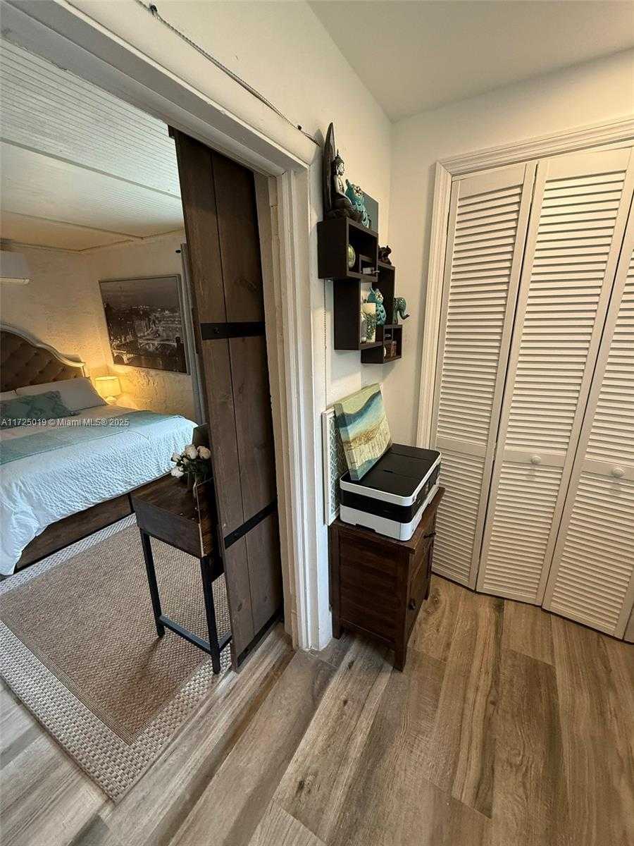 Small Image of 12500 ALAMANDA DR, North Miami Number 53