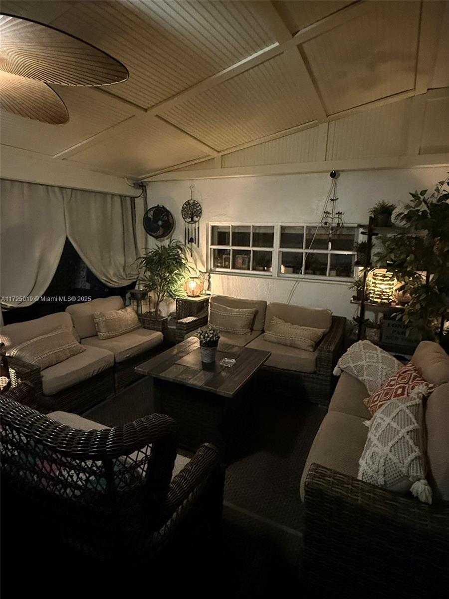 Small Image of 12500 ALAMANDA DR, North Miami Number 58