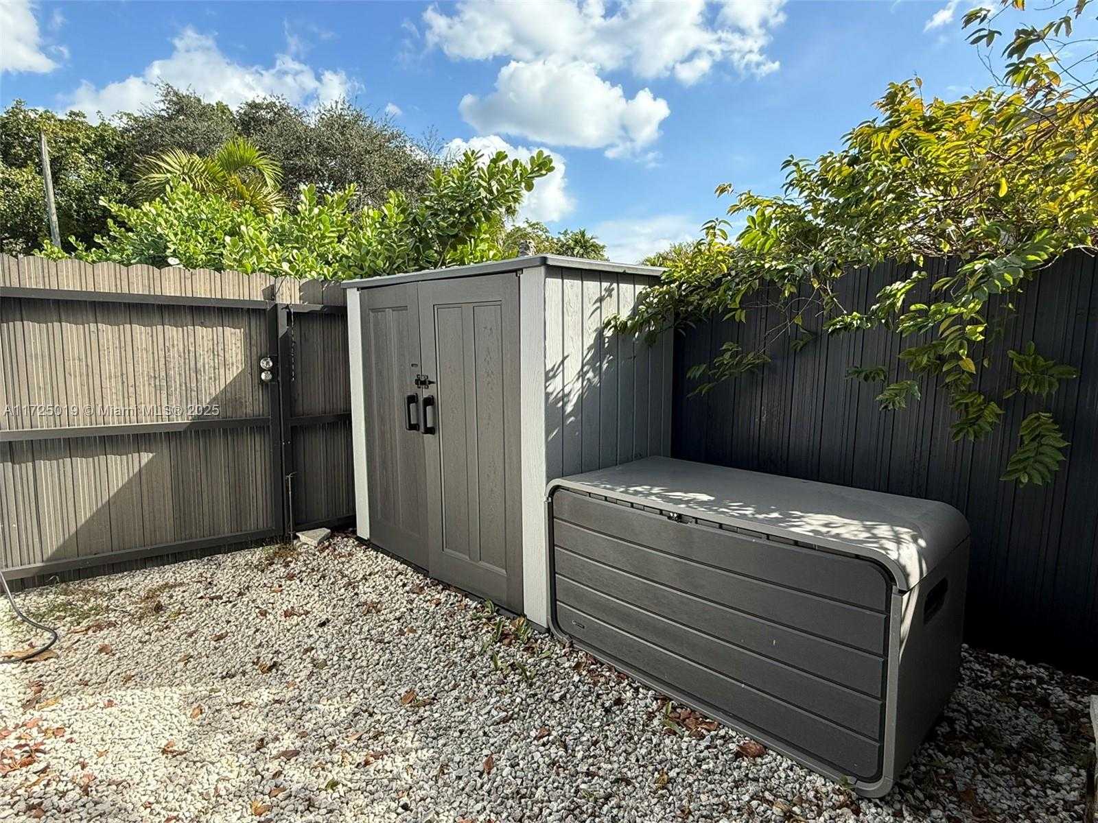 Small Image of 12500 ALAMANDA DR, North Miami Number 60