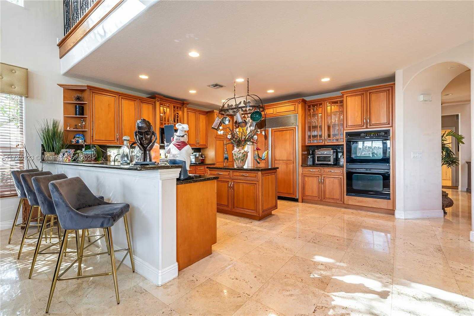 Small Image of 2900 WEST LAKE VISTA CIR, Davie Number 12