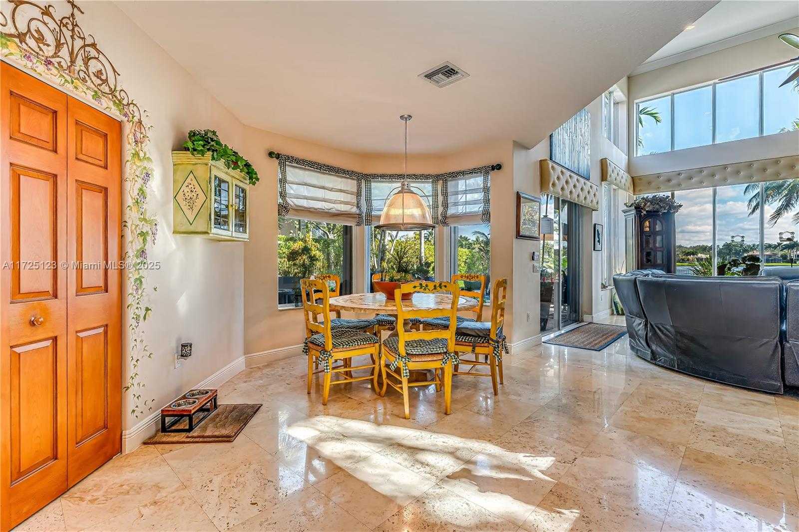 Small Image of 2900 WEST LAKE VISTA CIR, Davie Number 15